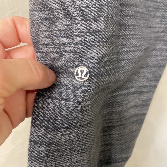 Lululemon grey crop joggers size 8 - Picture 7 of 10
